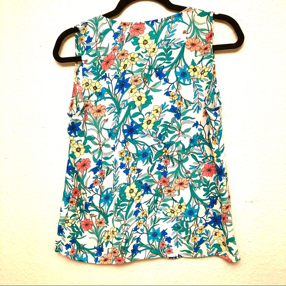 Violet + Claire Sleeveless bright Floral Top - Picture 3 of 3